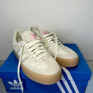 ADIDAS SAMBA (SAMBAE) WOMENS SIZE 9 VALENTINES RELEASE NEVER WORN BRAND NEW